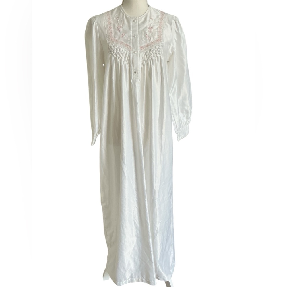 Vintage 1970s Barbizon Victorian Long Night Gown Lace Trim Bodice Feminine